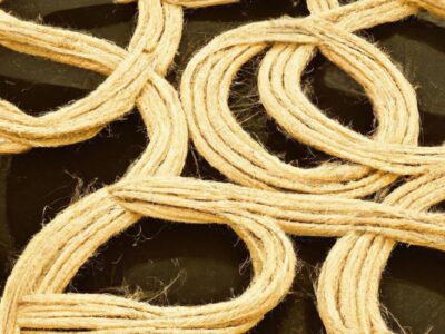 Macramê personalizada com cadeiras antigas